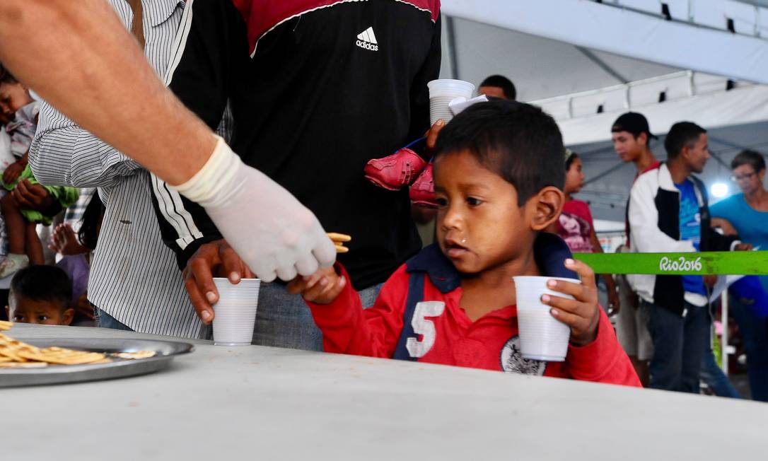 Criança venezuelana em centro de acolhimento de Paracaima Foto: Ruy Baron / Agência O Globo