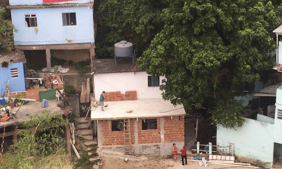 Nova favela cresce na Tijuca Foto: Foto de leitor / Agência O Globo