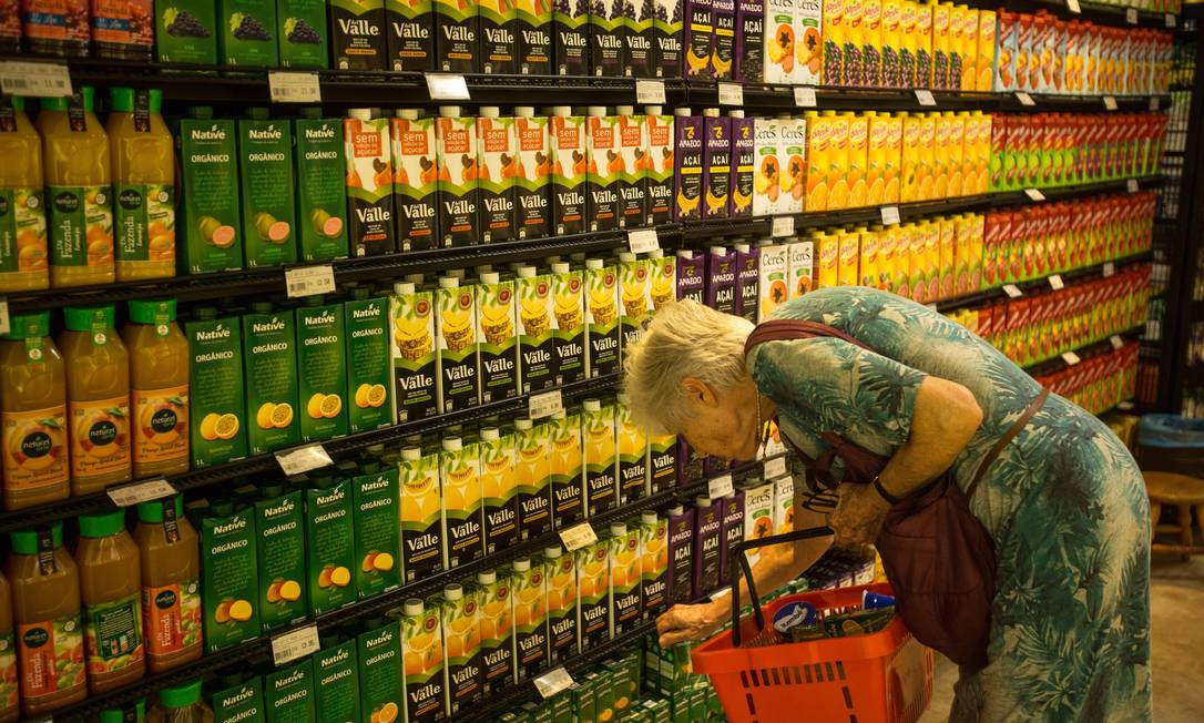
Sucos tomam as prateleiras de bebidas dos supermercados: segmento deve ter crescimento da casa dos 13% este ano, enquanto o de refrigerantes en
Foto: Brenno Carvalho / Brenno Carvalho