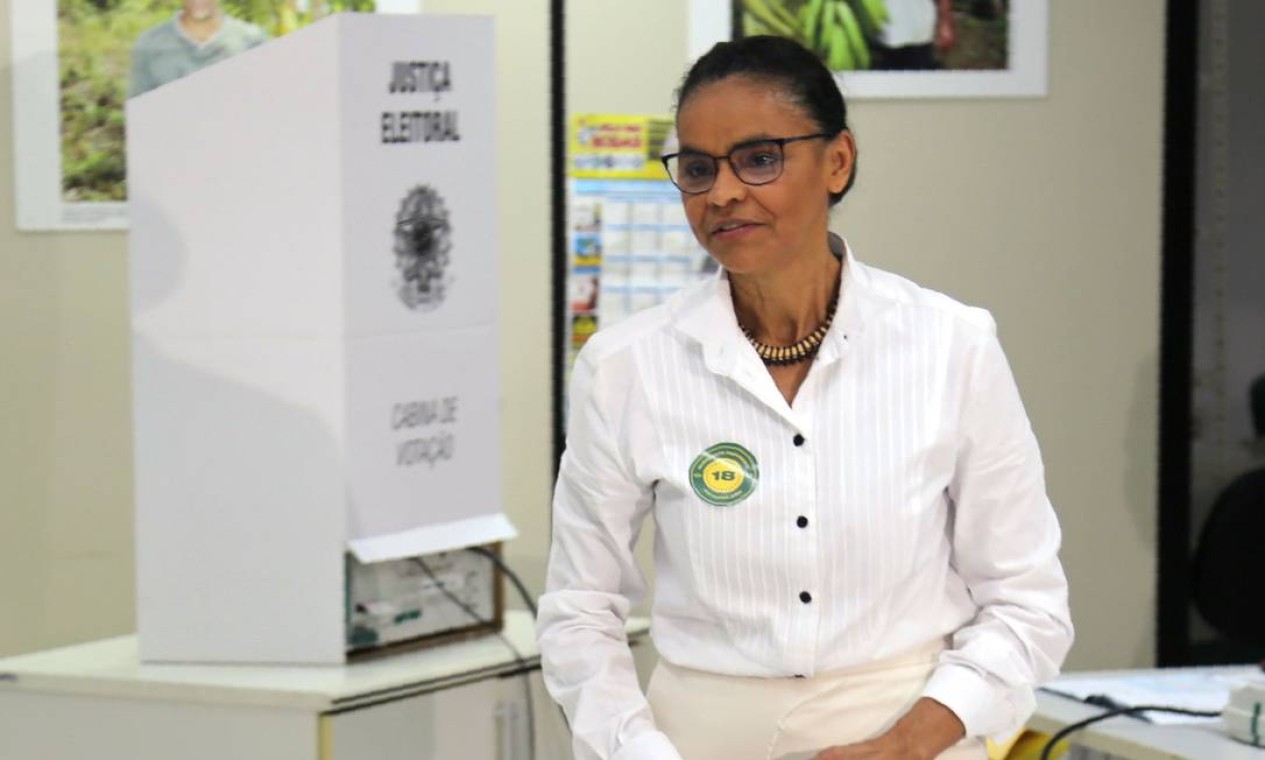 Marina Silva (Rede) votou esta manhã na sede do Incra, em Rio Branco, no Acre: ela afirmou que eleitor deve votar com o 'coração, e não com o fígado' Foto: LEO CABRAL / AFP