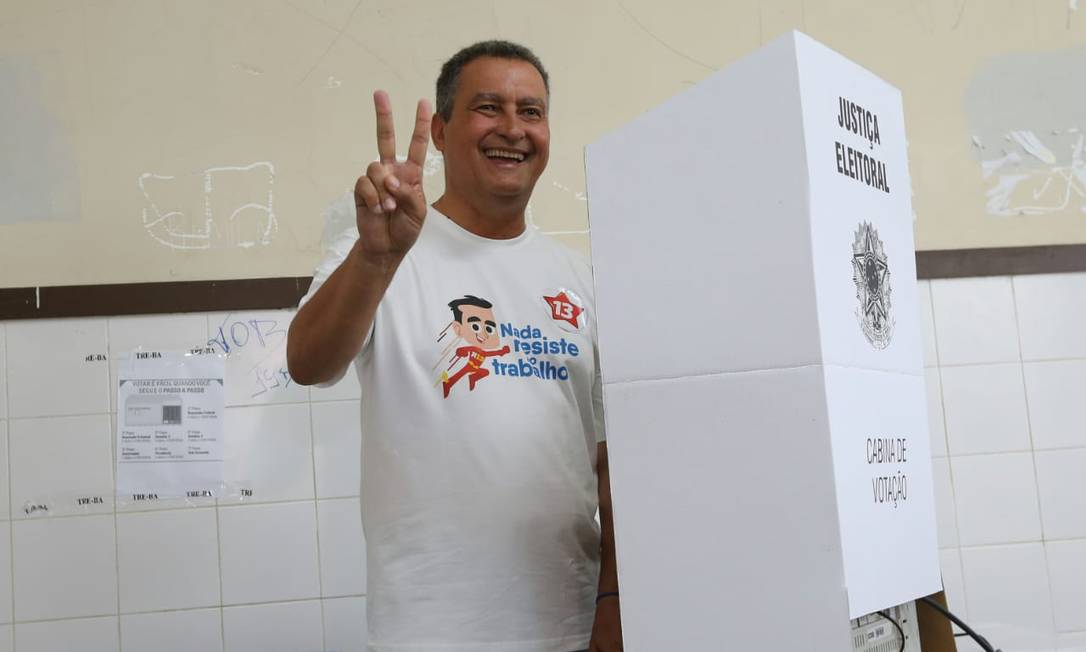O governador da Bahia, Rui Costa, ao votar em Salvador Foto: Reprodução/Facebook