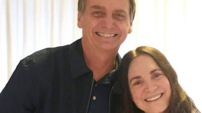 A atriz Regina Duarte visita Jair Bolsonaro Foto: Reprodução