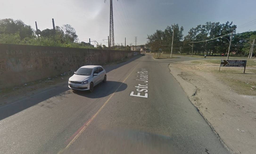 A Estrada João Paulo, onde os PMs interceptaram o carro onde estavam bandidos e vítima Foto: Google Street View / Reprodução