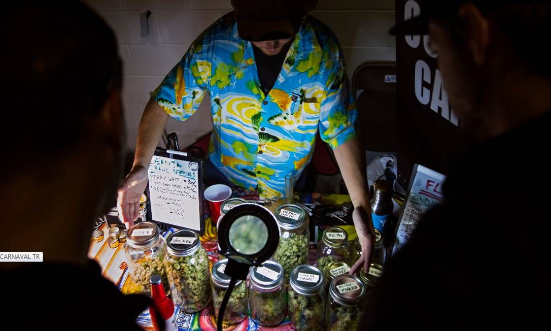 Produtos à base de maconha oferecidos em um mercado informal em Ontário (Canadá) Foto: NYT