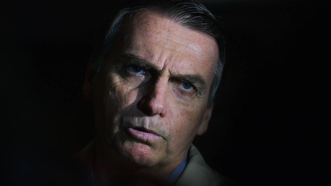 O candidato do PSL Ã  PresidÃªncia, Jair Bolsonaro, visita prÃ©dio da PolÃ­cia Federal no Rio de Janeiro Foto: Carl de Souza/AFP