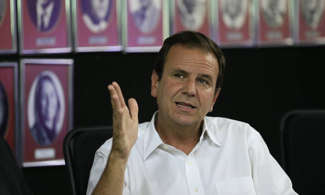Eduardo Paes em reunião no Flamengo Foto: Roberto Moreyra / Agência O Globo