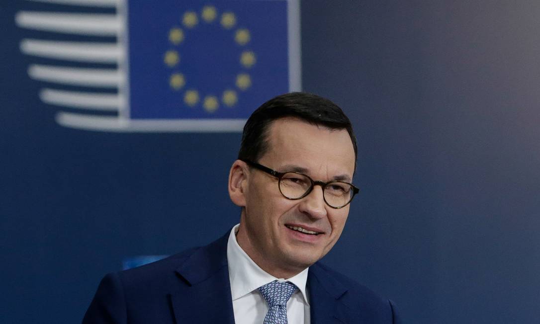Primeiro-ministro polonês, Mateusz Morawiecki, participa de cúpula da União Europeia em Bruxelas: a Polônia é alvo de ação judicial de um dos órgãos do grupo, que acusa país de ameaçar independência de Poder Judiciário Foto: POOL / REUTERS