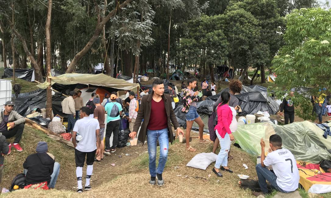 A exemplo da “Selva”, que abrigava imigrantes na França, o “Bosque” reúne venezuelanos que deixaram o país na longa caminhada até a capital colombiana Foto: Suzana Velasco