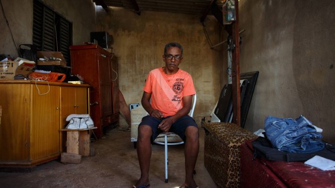 Valter Miranda, 51, em Itapua II, regiao administrativa de Brasilia. Ele era eleitor de Lula e agora vai de Bolsonaro Foto: Daniel Marenco / Agência O Globo