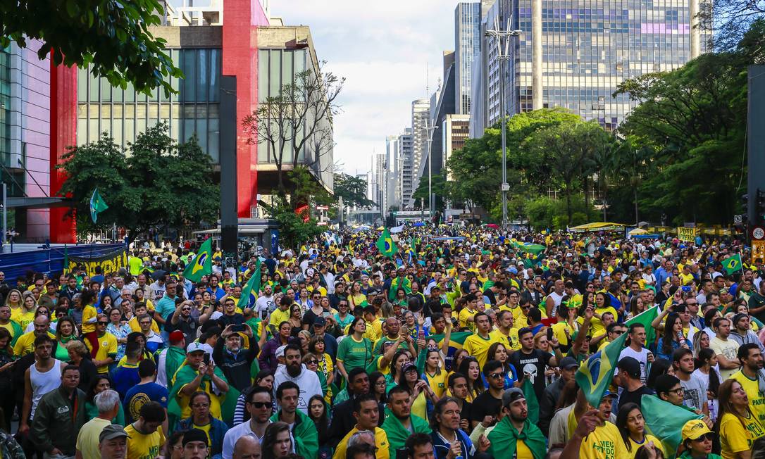 Movimento Vem Pra Rua organizou manifestação 'PT não' na Avenida Paulista Foto: Edilson Dantas / Agência O Globo