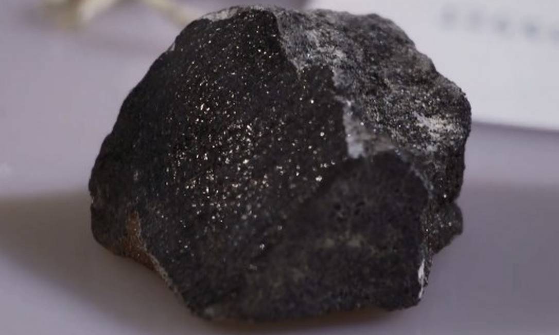Meteorito raro, com apenas 65 gramas, é achado Foto: Reprodução TV Globo
