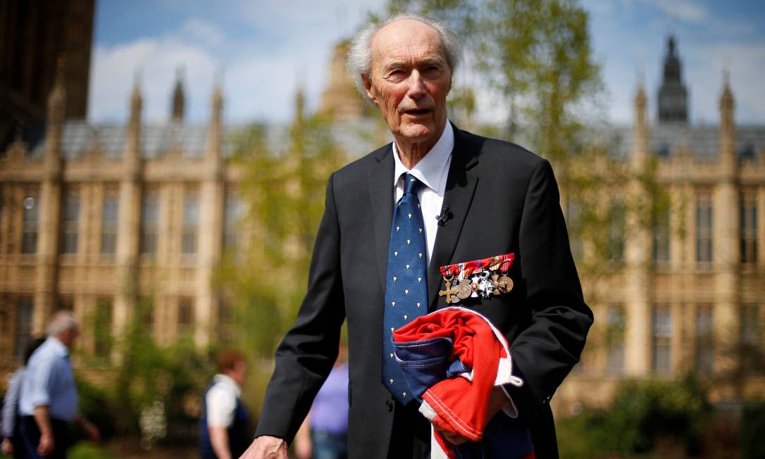Joachim Roenneberg após ser homenageado na Câmara dos Lordes em 2013 Foto: Andrew Winning / REUTERS