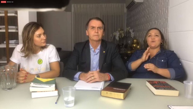 Eleito presidente, Jair Bolsonaro faz transmissão ao vivo no Facebook Foto: Picasa / Reprodução/Facebook