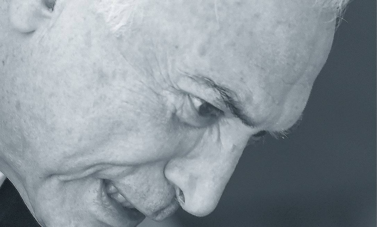 Ficção As tribulações dos servos da luz Época