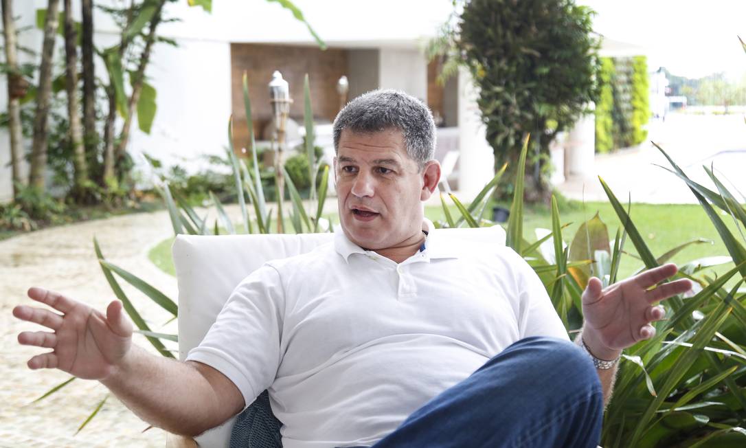 Gustavo Bebianno dá entrevista na casa do empresário Paulo Marinho Foto: Marcos Ramos / Agência O Globo
