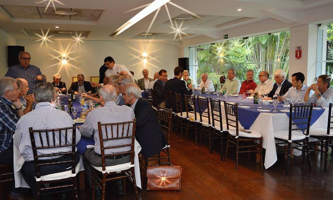 Equipe écnica de Bolsonaro durante almoço no Iate Clube do Rio de Janeiro Foto: Arquivo pessoal