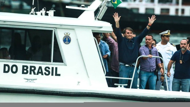 Bolsonaro volta da base militar da Restinga da Marambaia Foto: Marcelo Regua / AgÃªncia O Globo