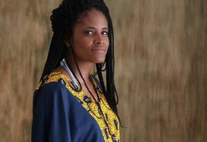 Djamila Ribeiro é autora do best-seller 'Quem Tem Medo do Feminismo Negro' Foto: Marcos Alves / Agência O Globo