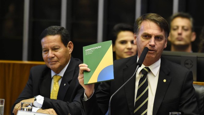 Resultado de imagem para Bolsonaro defende democracia durante sessÃ£o em homenagem aos 30 anos da ConstituiÃ§Ã£o