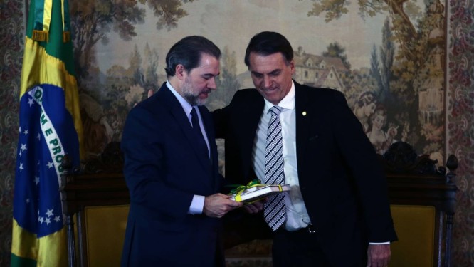 O presidente do STF, ministro Dias Toffoli, se reúne com o presidente eleito Jair Bolsonaro Foto: Jorge William/Agência O Globo