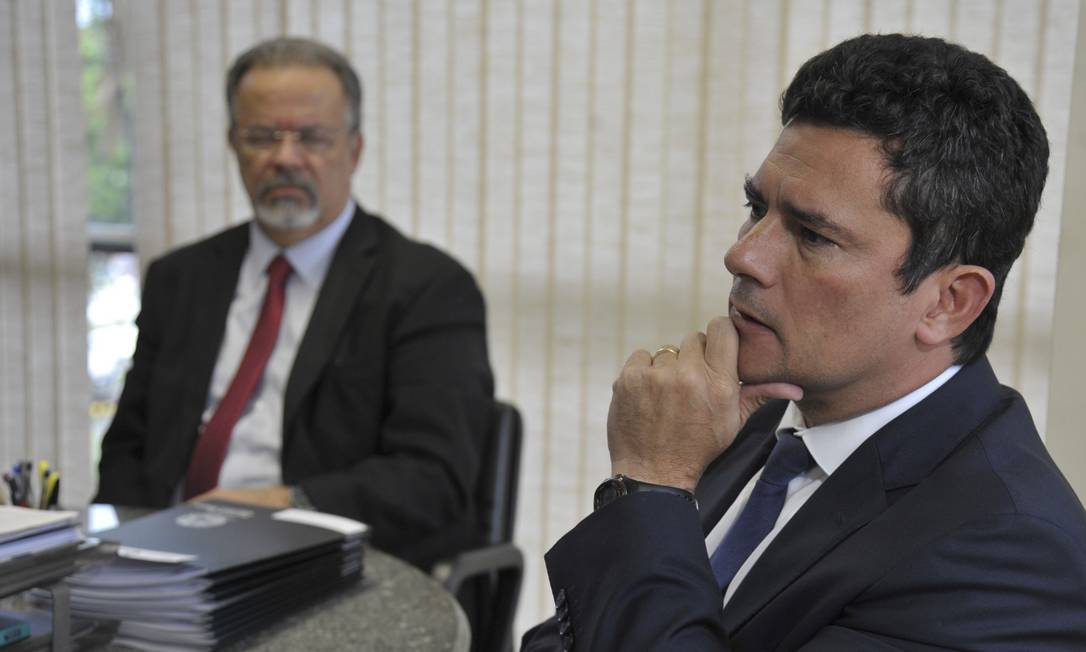 O ministro da Segurança Pública, Raul Jungmann, e o futuro ministro da Justiça, juiz federal Sergio Moro, durante reunião Foto: Valter Campanato/Agência Brasil