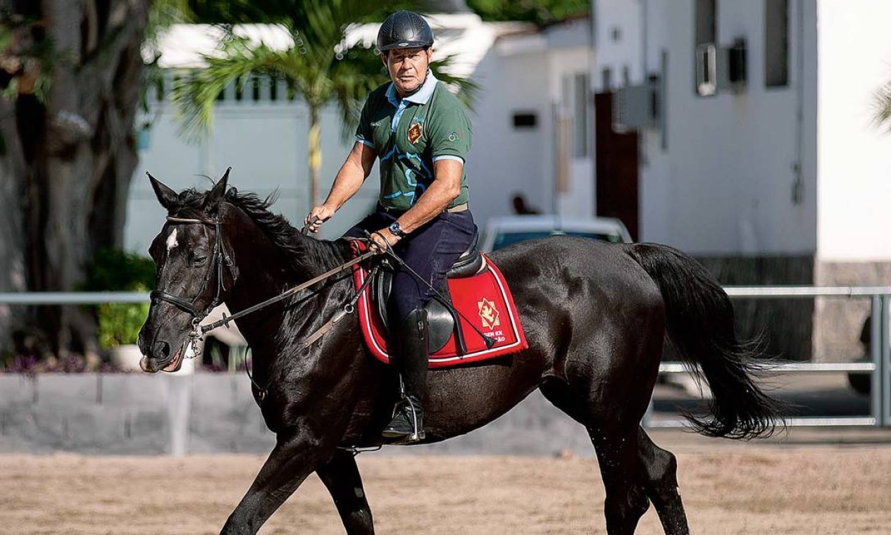 O vice presidente eleito Hamilton Mour o montou no cavalo certo