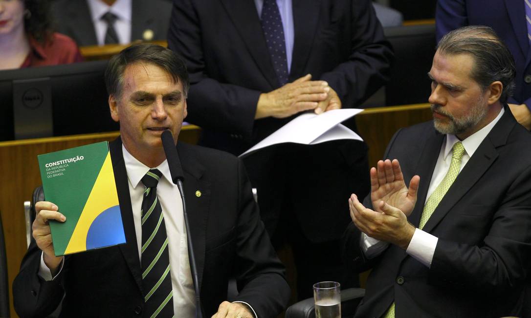 O presidente eleito Jair Bolsonaro ao lado do presidente do STF, Dias Toffoli, em sessão do Congresso Foto: Jorge William/Agência O Globo/06-11-2018