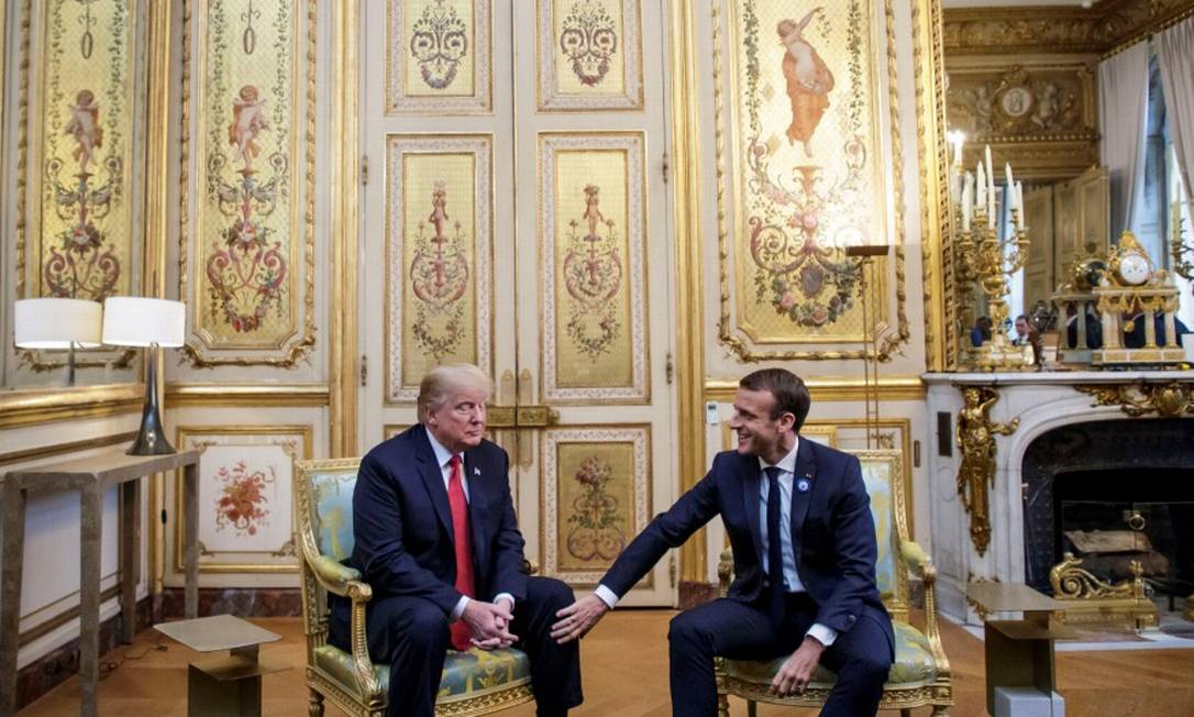 U.S. President Donald Trump and French President Emmanuel Macron meet at Elysee presidential palace, as part of the commemoration ceremony for Armistice Day, 100 years after the end of the First World War, in Paris, France, November 10, 2018. Christophe Petit Tesson/Pool via REUTERS Foto: POOL / REUTERS