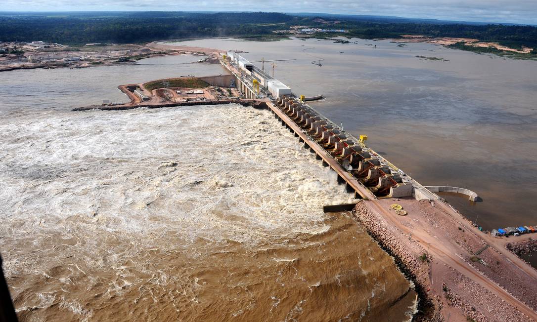 Casa de força e vertedouro da usina hidrelétrica de Jirau, no rio Madeira, em Rondônia. Foto: Divulgação / janeiro 2014 Foto: GRUTZMACHER / Agência O Globo