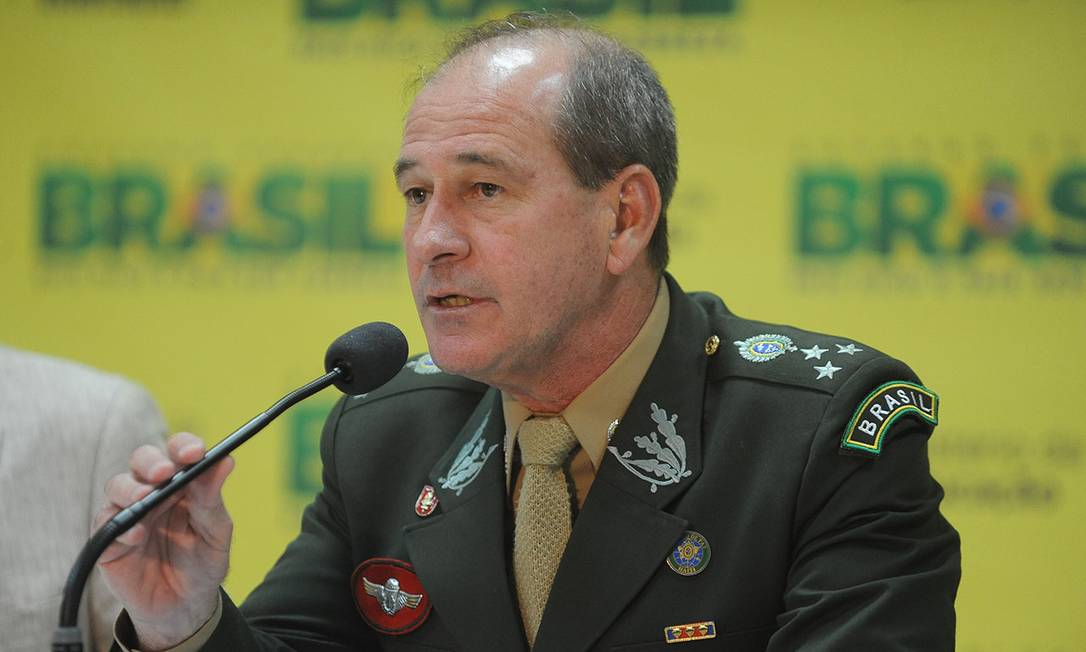 O general do Exército Fernando Azevedo e Silva foi indicado como ministro da Defesa de Bolsonaro Foto: Agência O Globo