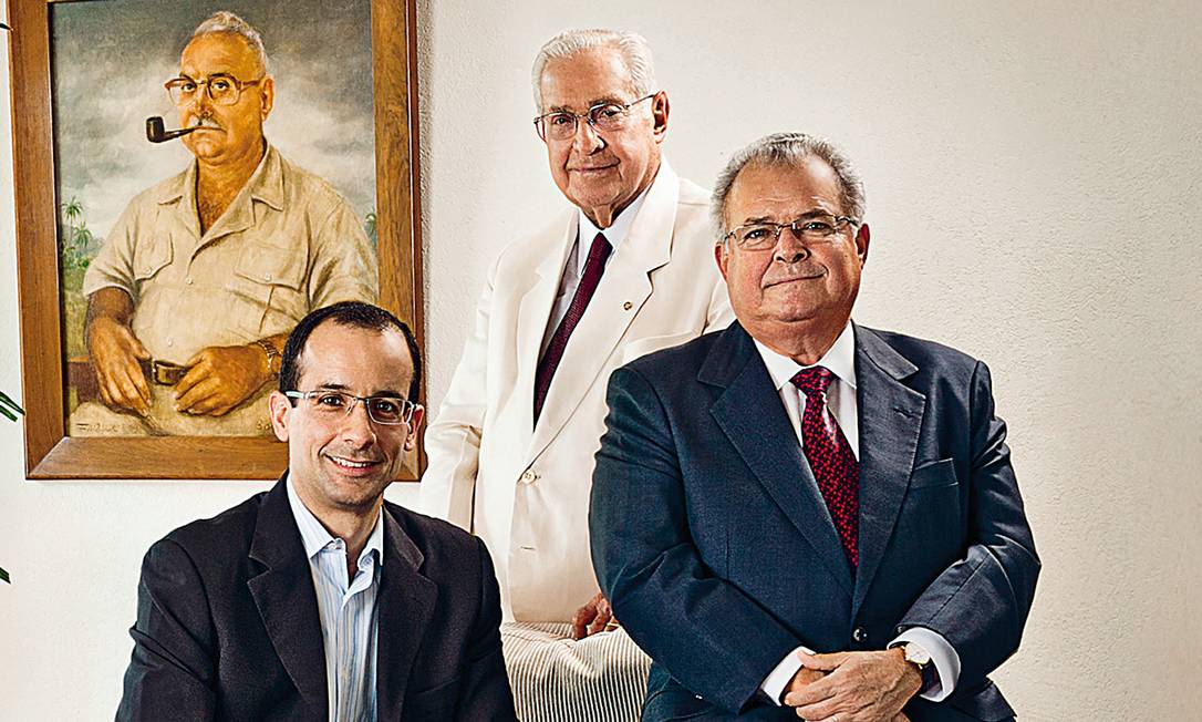 O clã Odebrecht: Marcelo, o herdeiro e neto; Norberto, o fundador e avô; e Emílio, o pai, que, segundo delatores, negociou a reforma com Lula Foto: Acervo Odebrecht