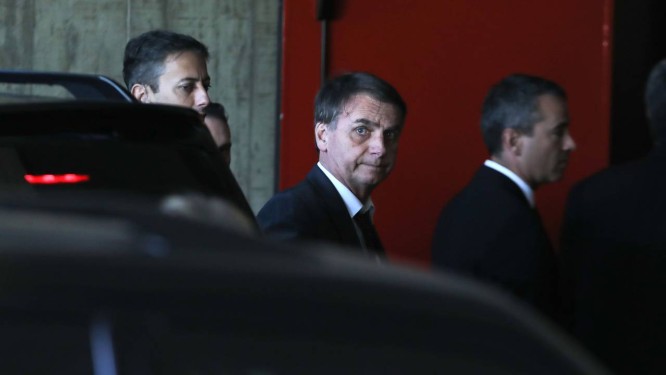 Jair Bolsonaro chega para encontro com equipe de transição em Brasilía Foto: SERGIO LIMA / AFP