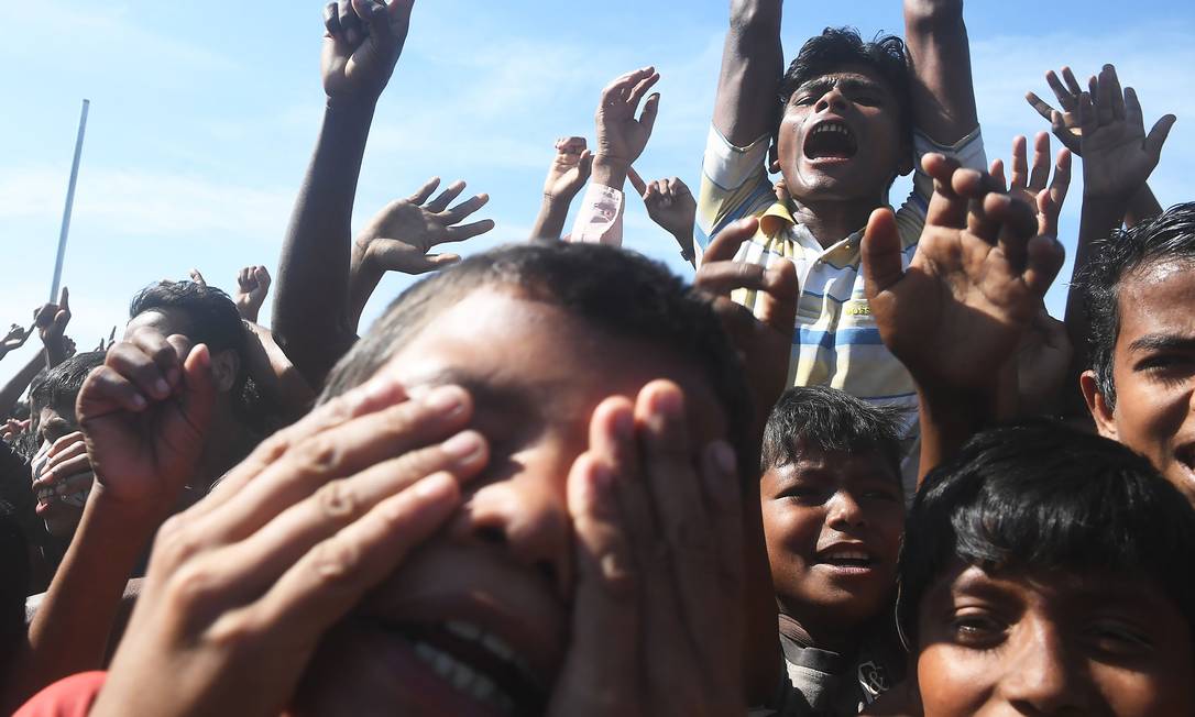 Refugiados rohingyas protestam contra programa de repatriação acordado entre Bangladesh e Mianmar Foto: DIBYANGSHU SARKAR / AFP