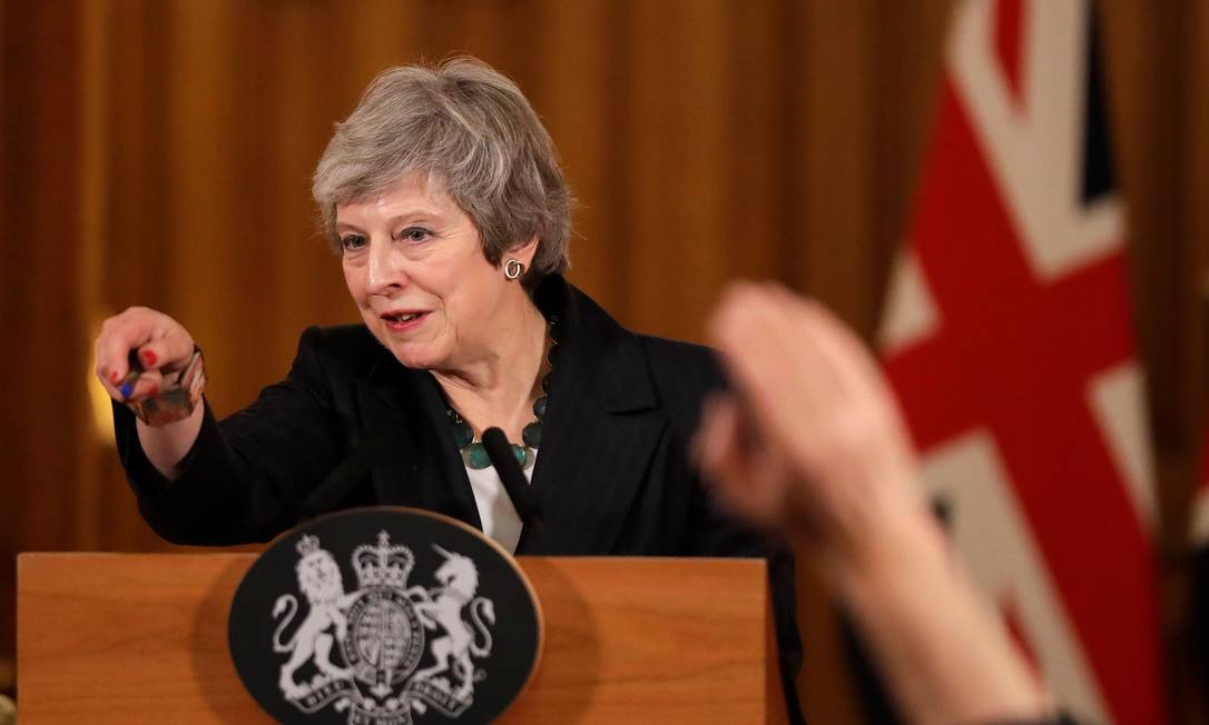 Primeira-ministra Theresa May concede entrevista coletiva em Downing Street Foto: MATT DUNHAM / AFP