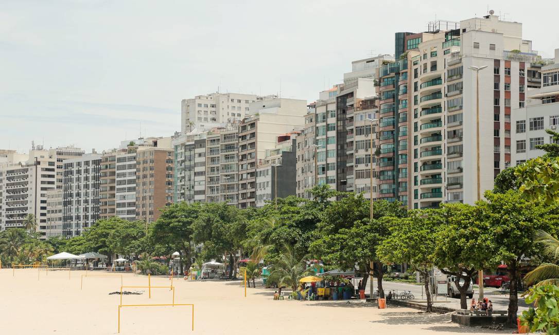 A Praia de Icaraí ganhará novos quiosques e um mirante Foto: Brenno Carvalho / Agência O Globo