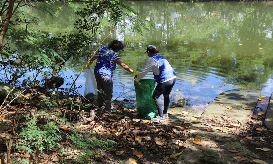 Moradores recolheram 50 sacos de lixo no último sábado Foto: SOS Lagoas / Divulgação
