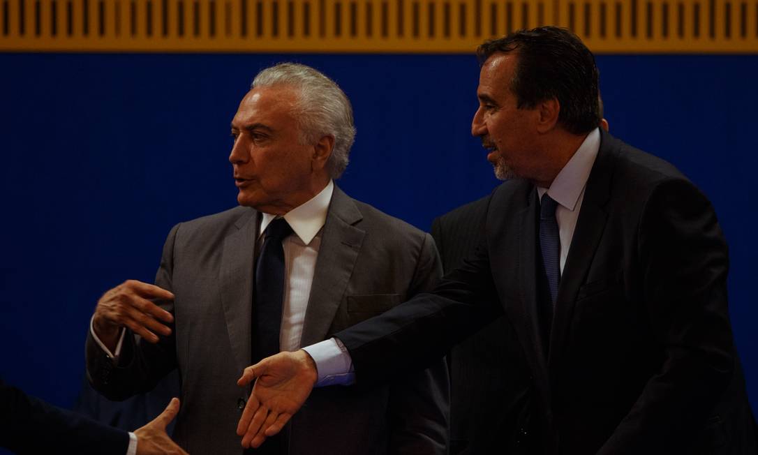 O presidente Michel Temer e ministro da Saude, Gilberto Occhi Foto: Daniel Marenco / Agência O Globo