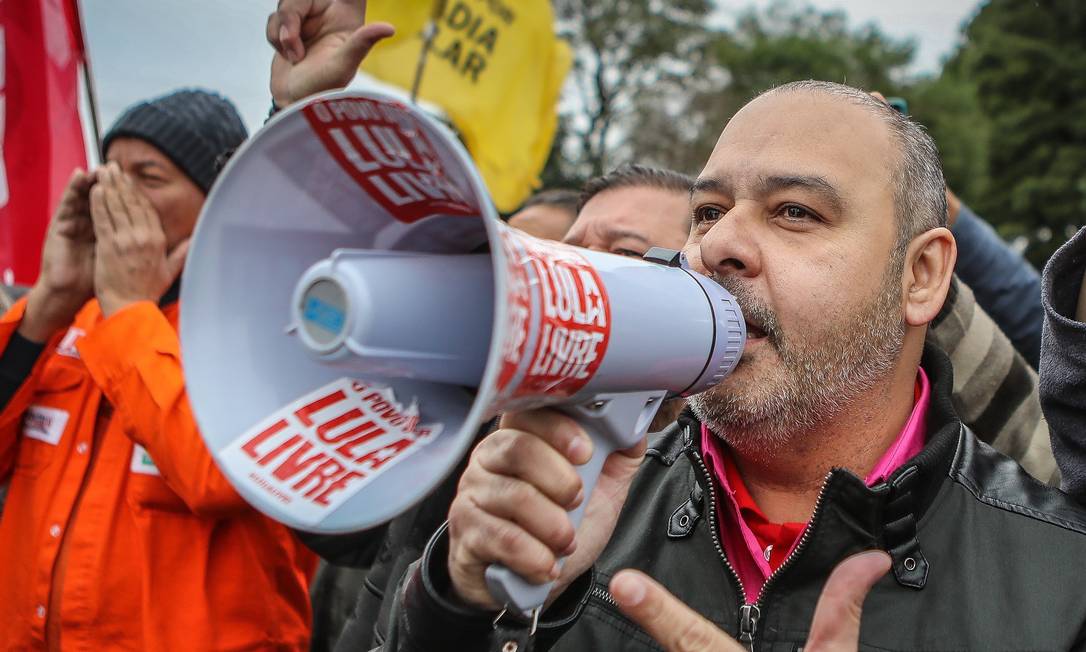 CUT demite, pode mudar de prédio e afunda na maior crise sindical já vivida  - Época
