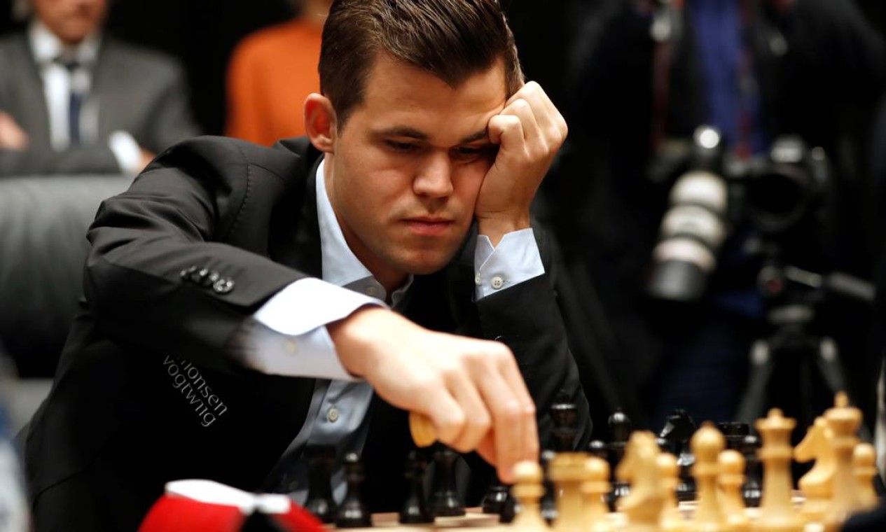 Mundial de Xadrez Partida 12: Carlsen Oferece Empate em Melhor Posição para  Ir a Tiebreak 