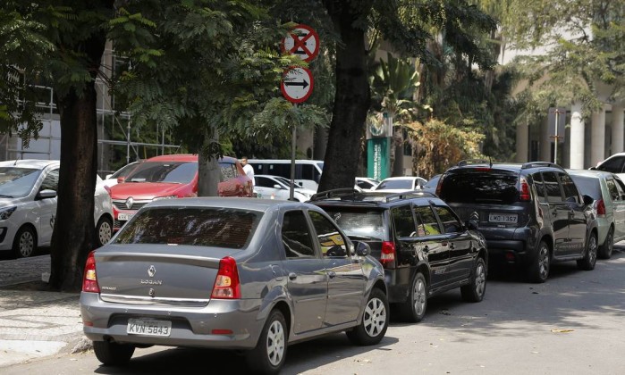  Estacionamento irregular no centro do Rio de Janeiro Foto: Pablo Jacob / Agência O Globo