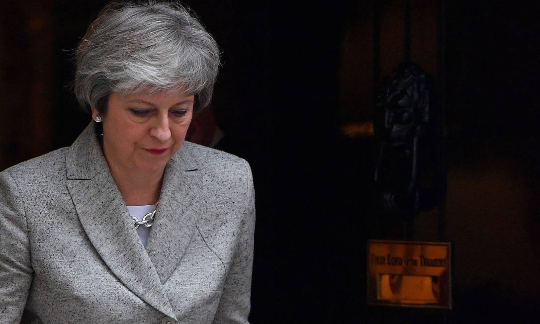 Primeira-ministra britânica, Theresa May, pouco antes de anunciar novo acordo provisório sobre o Brexit Foto: BEN STANSALL / AFP