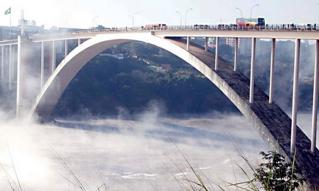 Ponte da Amizade, na fronteira do Brasil com o Paraguai Foto: Christian Rizzi / Gazeta Do Povo