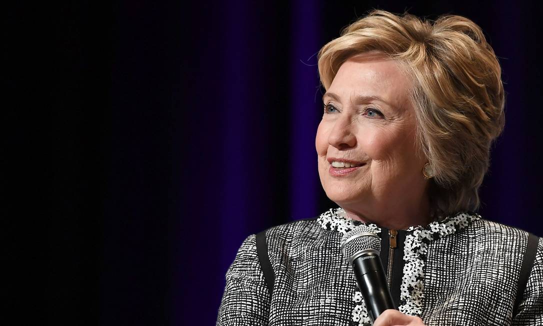 Em junho de 2017, Hillary Clinton fala durante evento em Nova York Foto: ANGELA WEISS / AFP