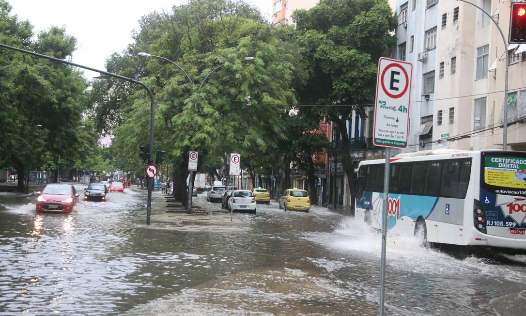 Dois helipontos são interditados na zona sul do Rio; moradores reclamam do  excesso de barulho - 28/05/2012 - UOL Notícias