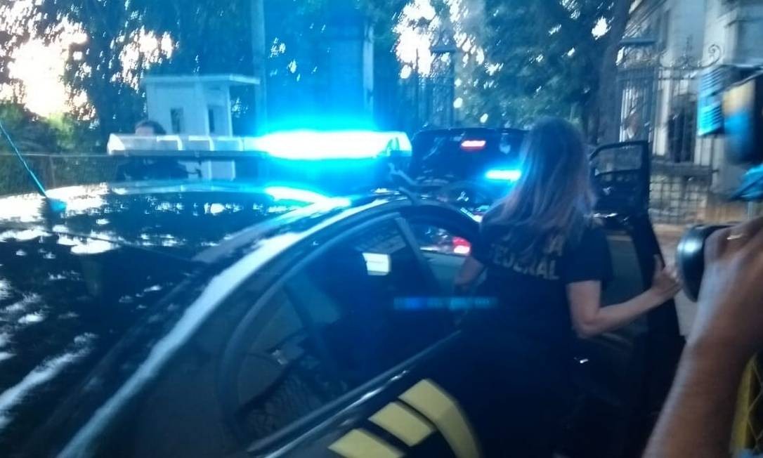 PF entra no Palácio Laranjeiras para prender o governador Luiz Fernando Pezão Foto: O GLOBO