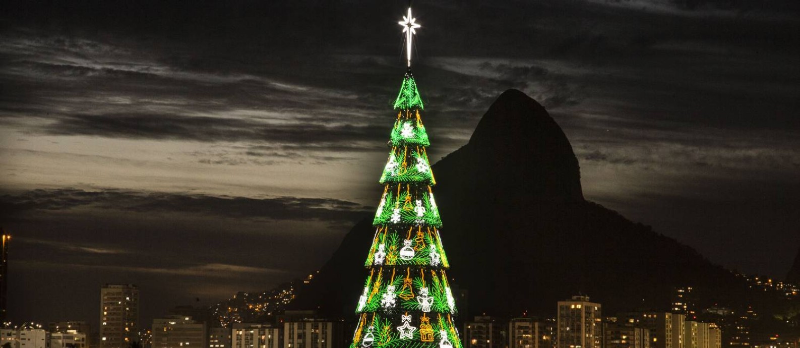 Árvore de Natal da Lagoa terá inauguração com sete minutos de queima de  fogos - Jornal O Globo