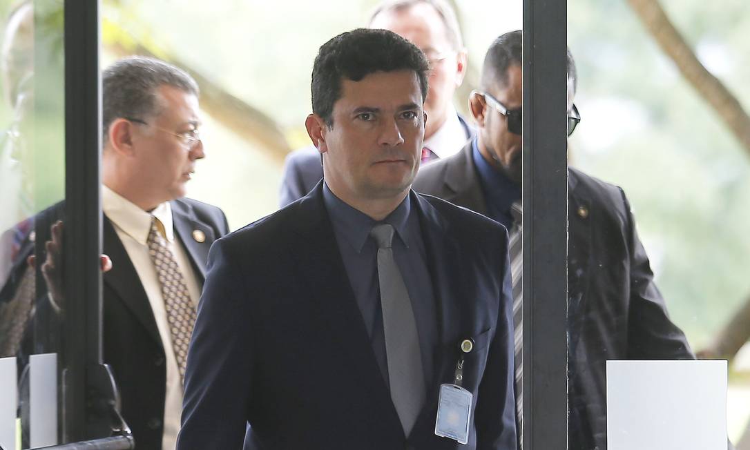 Sergio Moro, indicado para o Ministério da Justiça, no CCBB, onde está montado o gabinete de transição Foto: Jorge William / Agência O Globo