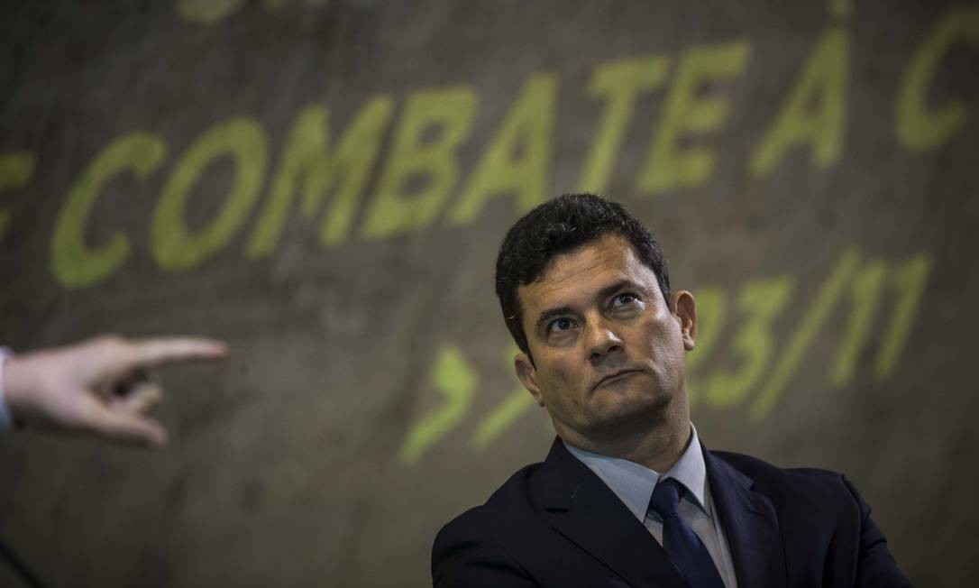 Moro vai investigar a origem de R 174,5 bilhões que foram