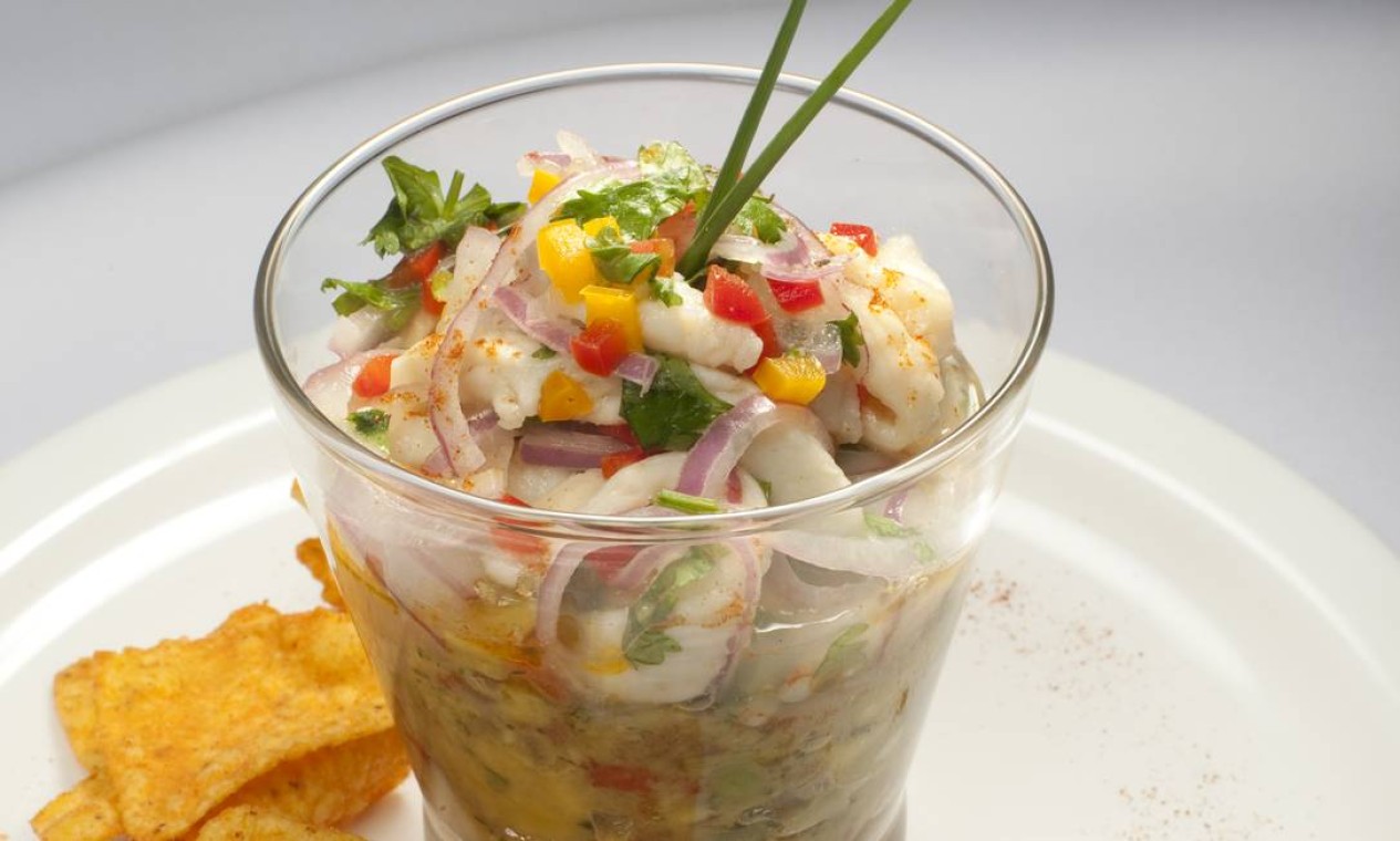 Vejas diferentes opções de ceviche preparados pelos chefs - Jornal O Globo