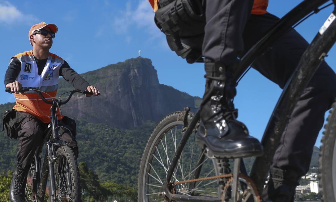 Patrulhamento de bicicleta na Lagoa emprega 73 agentes por dia Foto: Marcelo Regua / Agência O Globo